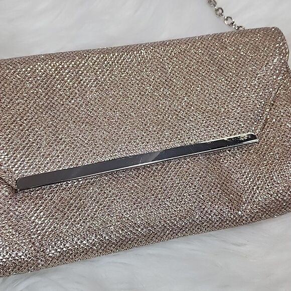 GLINT Clutch with Chain - Picture 3 of 10